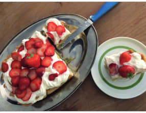 Tarte magique à la fraise et rhubarbe