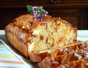 Cake à l'origan, au chorizo et à la féta
