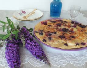 Grosse crêpe aux mûres, myrtilles et bananes