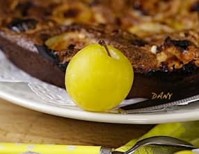 Clafoutis aux prunes jaunes et aux noisettes