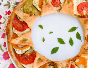 Tarte à la tomate, origan et marjolaine