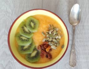 Smoothie bowl ananas - pêches