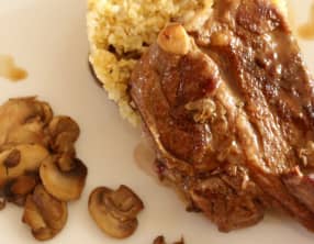 Carré d'agneau, boulgour cremeux et champignons