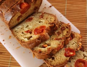 Cake salé aux tomates cerises et fromage frais