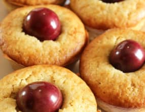 Muffins aux amandes et aux cerises