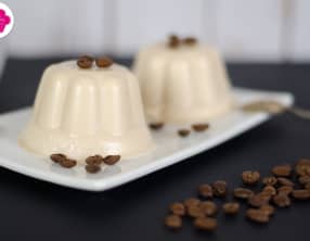 Panna cotta au café réalisée avec un espresso