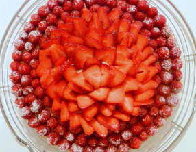 Tarte aux fraises et framboises, crème patissière au Thé des Vahinés