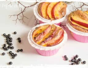 Des petits muffins aux baies de sureau et nectarines