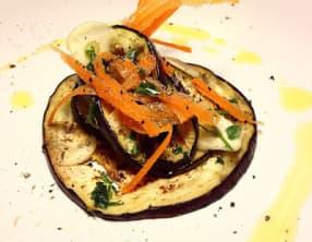 Aubergines marinées, grillées au barbecue, à la plancha