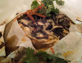 Papillotes de lieu noir aux olives noires, pommes de terre