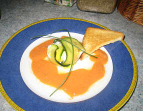 Aumônières de courgettes au chèvre frais, coulis de tomates et de poivron