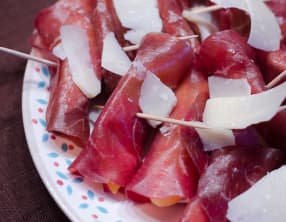 Tapas de bresaola roulé à la nectarine