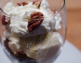 Coupe glacée au brownie et aux noix de pécan