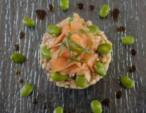 Salade de blé aux fèves et au saumon fumé