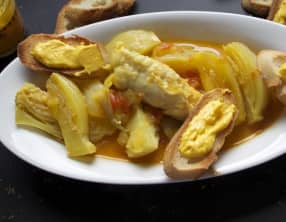 Filets de lotte, bouillon fenouil-safran et croûtons à la rouille