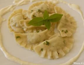 Raviolis frais maison au saumon fumé et au pesto