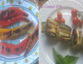 Roulés de courgettes grillées au fromage frais et poivrons cornus grillés à l'huile d'olive