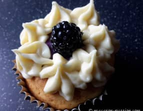 Cupcakes mûre chocolat blanc et tofu soyeux