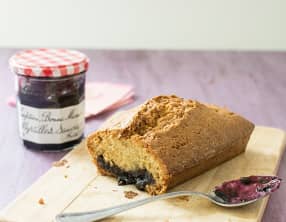 Quatre quart fourré à la confiture de myrtilles