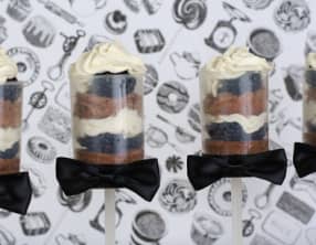 Pushcakes au chocolat au lait, mures et chantilly