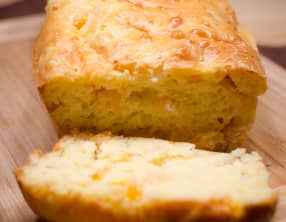 Cake aux crevettes, au citron et au romarin