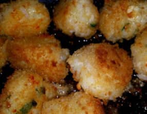 Croquettes de riz chaudes sur lit de salade
