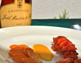 Des bulles rosées pour un homard