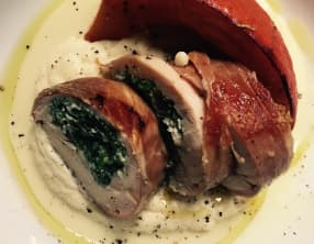 Roulade de poulet épinards ricotta, purée de céleri, potimarron roti
