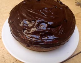 Gâteau à l’orange et à la vanille avec un nappage au chocolat