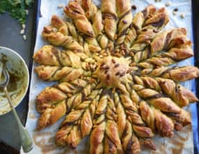 Tarte soleil au pesto et aux pignons