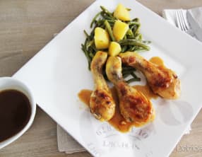 Pilons de poulet au beurre d'ail et son jus