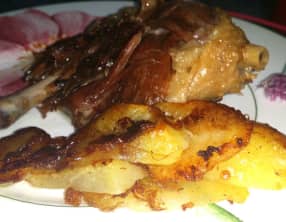 Confit de canard et pommes de terre sautées