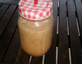 Smoothie aux baies de goji, pastèque et lait d'amande