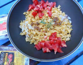 One pot pasta au chorizo, tomates séchées et poivrons