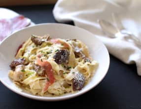 Pâtes fraîches maison aux cèpes et au jambon de Bayonne