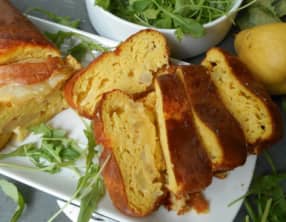 Cake aux poires et à la tomme de brebis