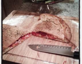 Calzone jambon fumé tomate mozzarella et poivrons