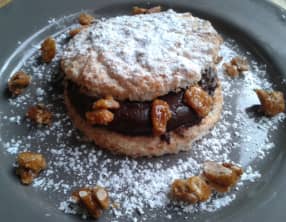 Burger au chocolat et cacahuètes caramélisées