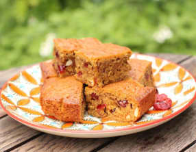 Blondies aux canneberges, safran et amandes