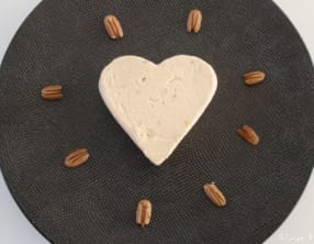 Fromage frais aux tomates séchées et noix de pécan