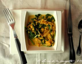 Dahl de lentilles corail au lait de coco et aux épinards