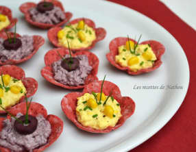 Cups peace flower au fromage frais, maïs et olives noires