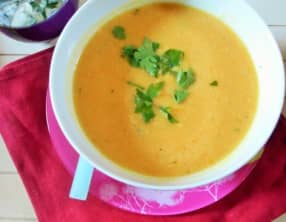 Soupe de chou-fleur, potiron et lentilles corail