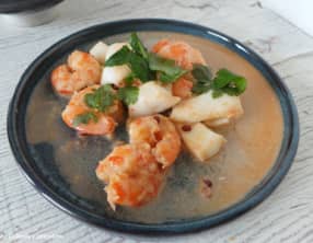 Wok de crevettes et encornets, sauce soja et lait de coco