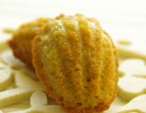 Minis madeleines au thé matcha