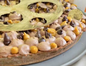 Tarte façon Fantastik chocolat, noisettes, caramel