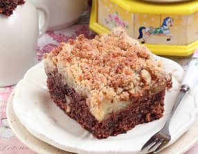 Gâteau aux noisettes, chocolat et pommes