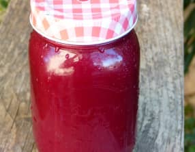 Jus de pommes, carottes et betterave