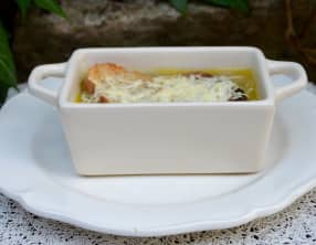 Soupe à l’oignon gratinée