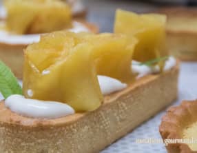 Tartelettes "éclairs" aux pommes "boutons de roses"